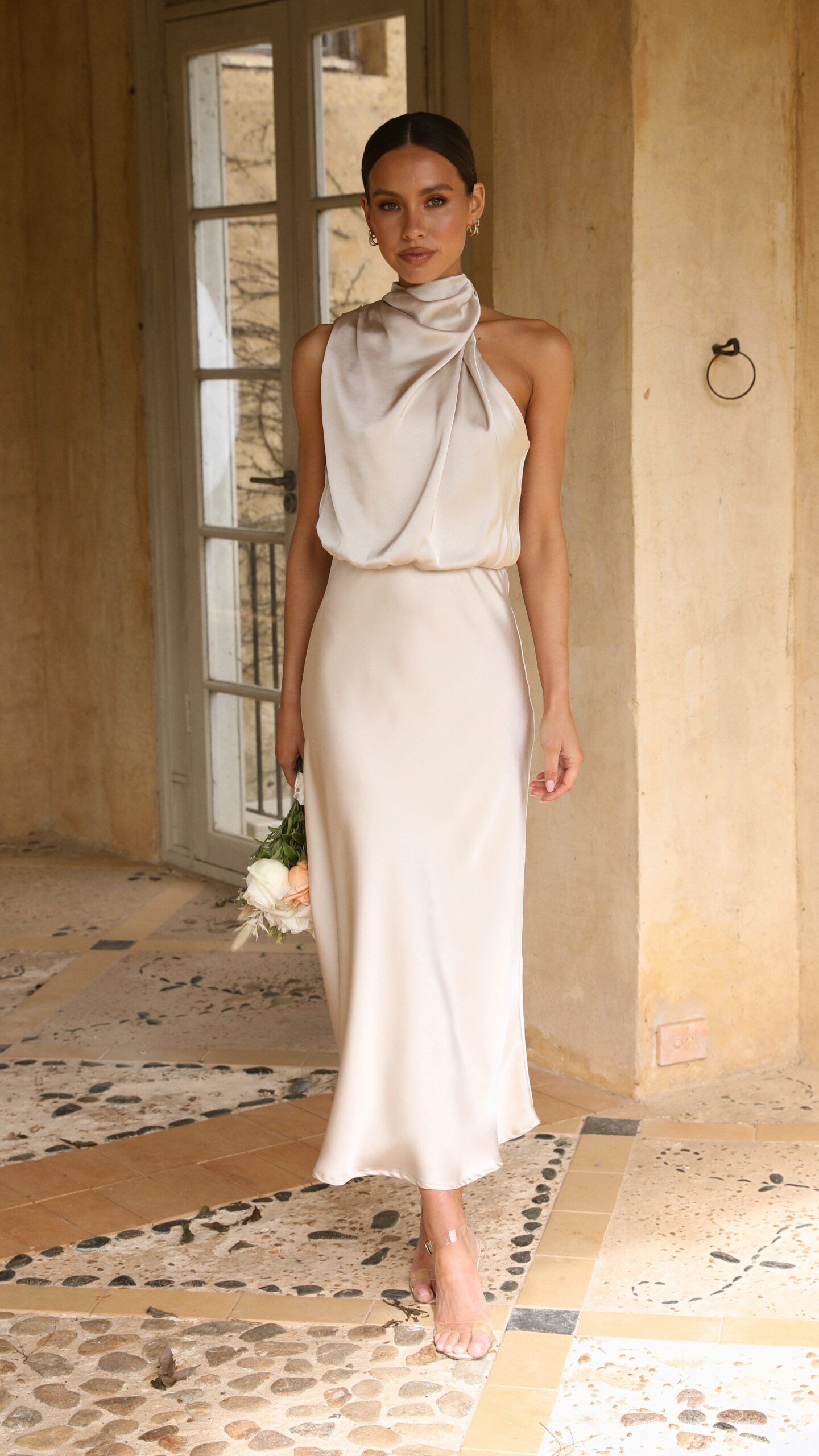 Look exquisite with maxi dresses for
weddings