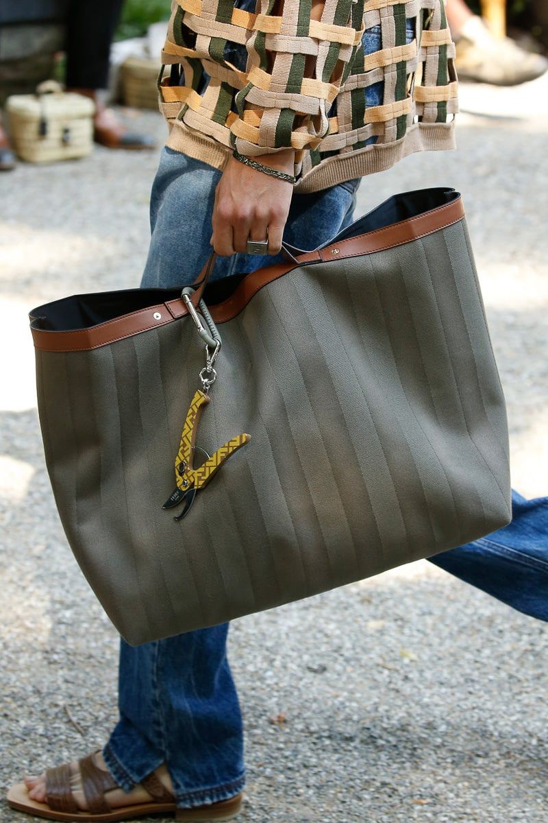 Mens Bag -To keep your organized and look
stylish