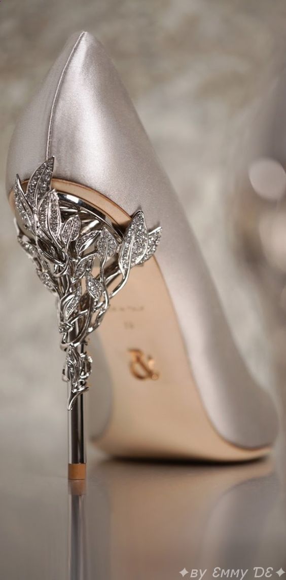 Silver prom shoes for a perfect night