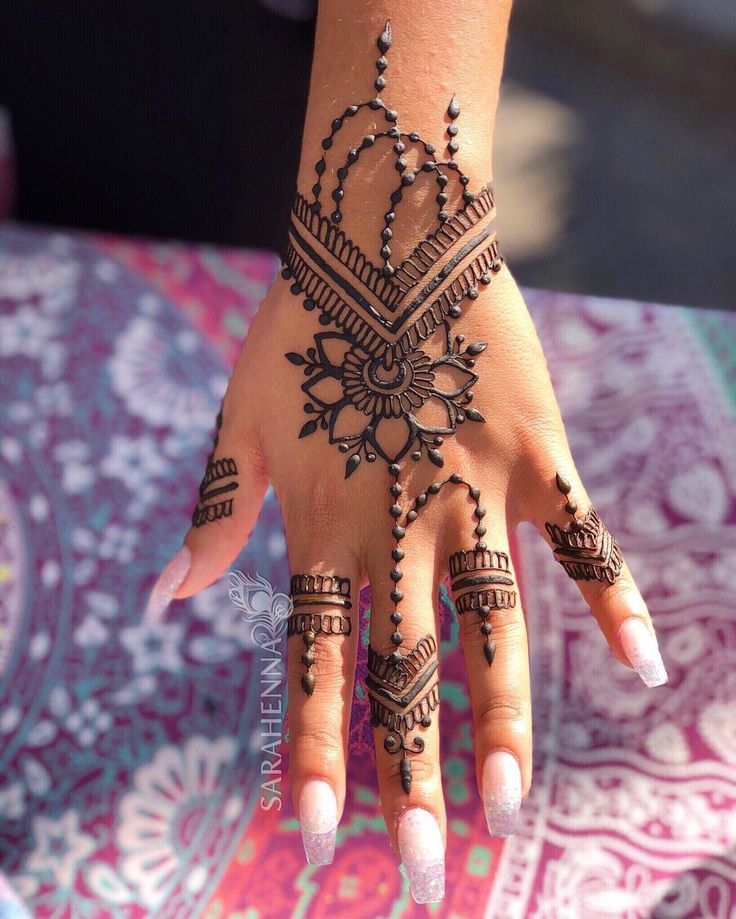 The Beauty and Tradition of Henna
Tattooing