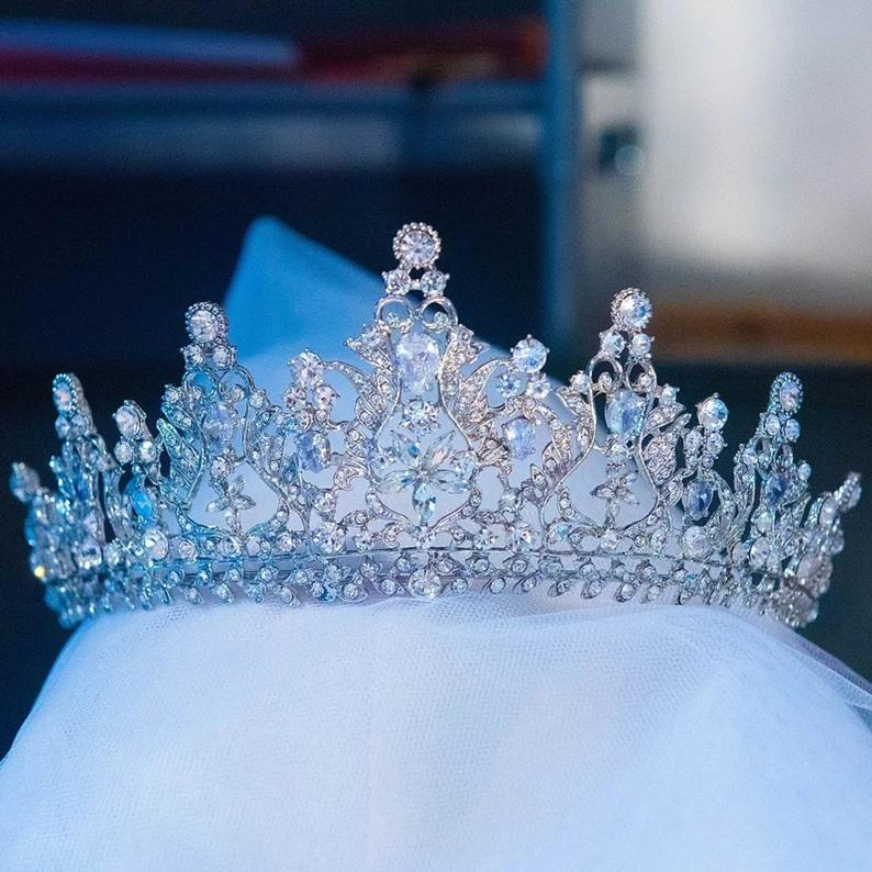 Enticing Wedding Tiaras and Crowns