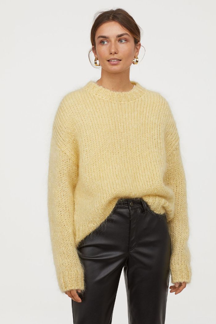 Yellow sweater give you a charm this
winter