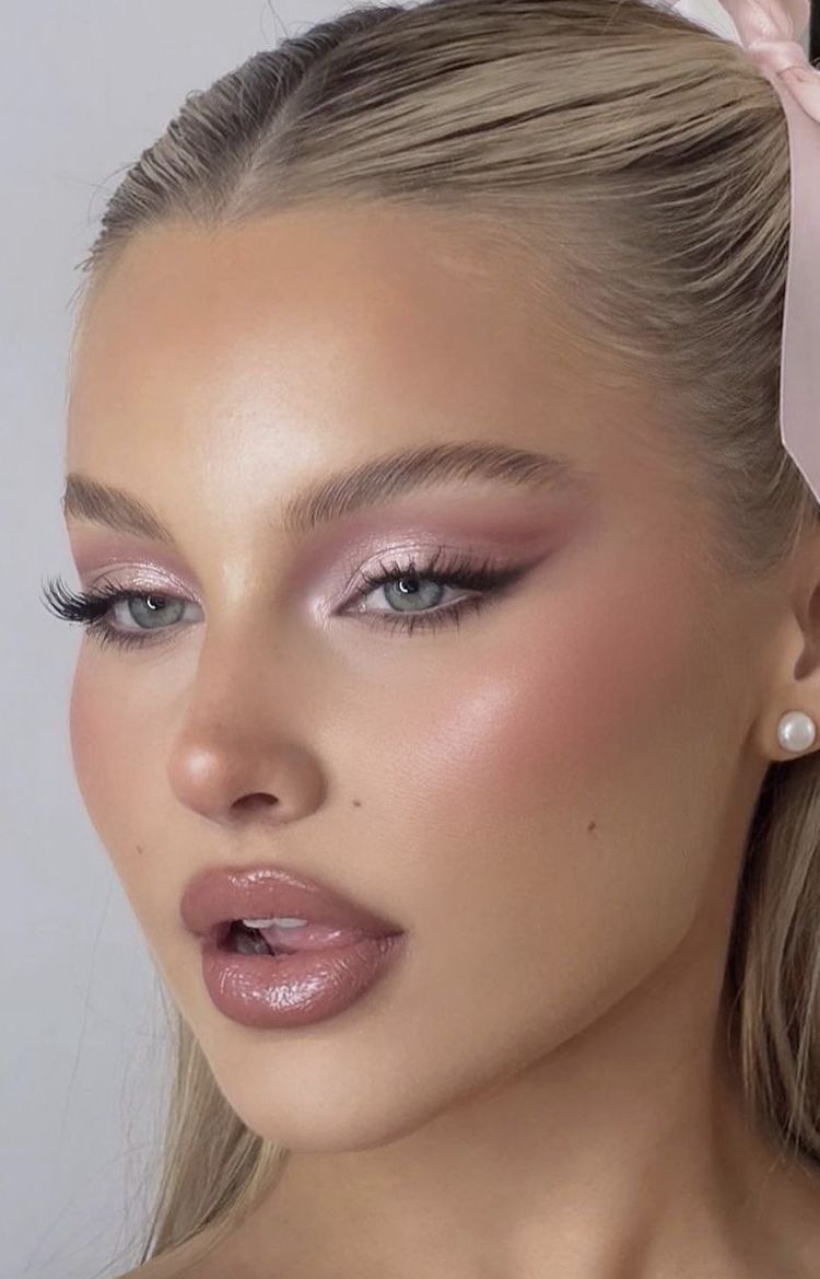 Unleash Your Inner Angel with These
Makeup Looks