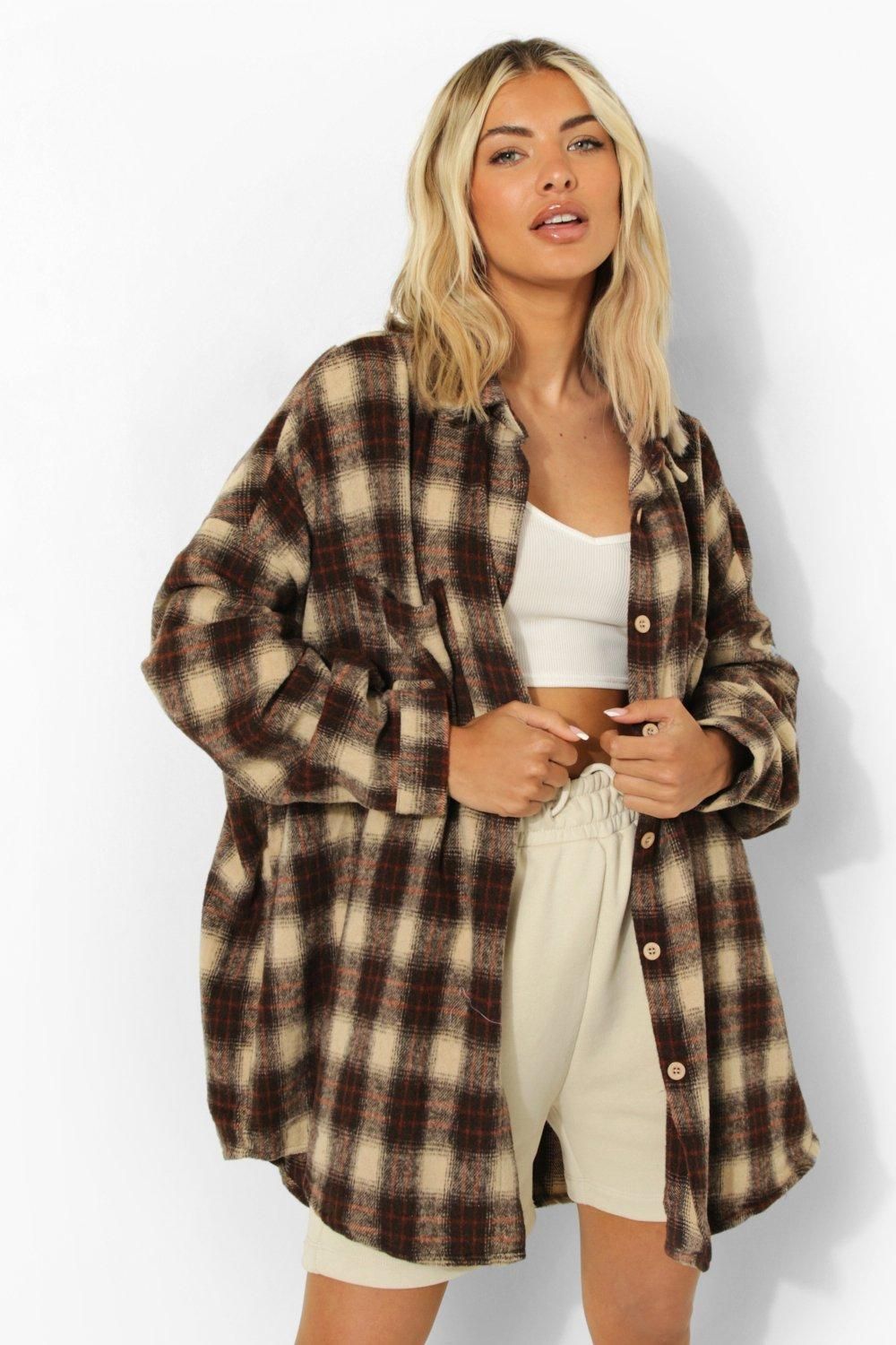 Wear the flannel shirt with different
styles to look trendy