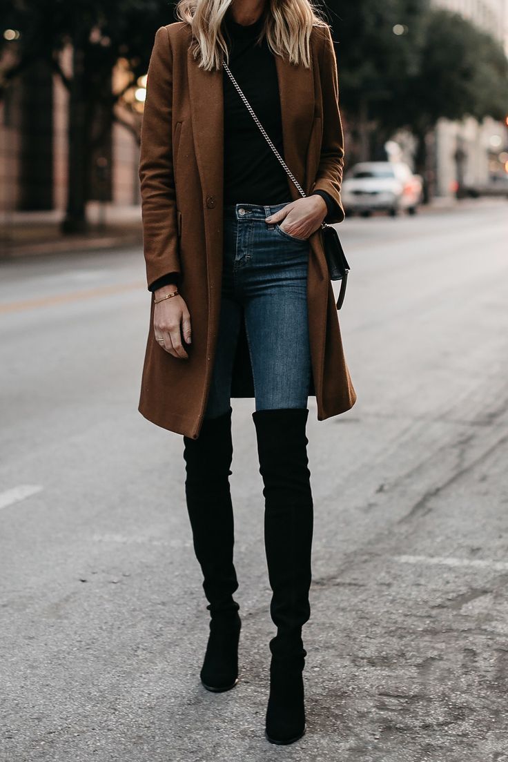 HOW YOU CAN KEEP YOUR OVER KNEE BOOTS
CLASSY