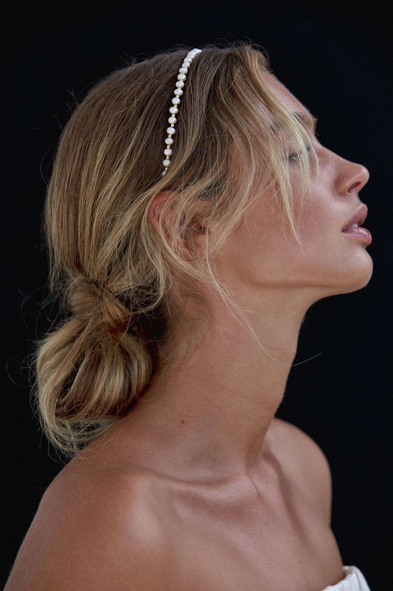 Add a Touch of Elegance with Pearl Bridal
Hair Accessories: Timeless and Sophisticated