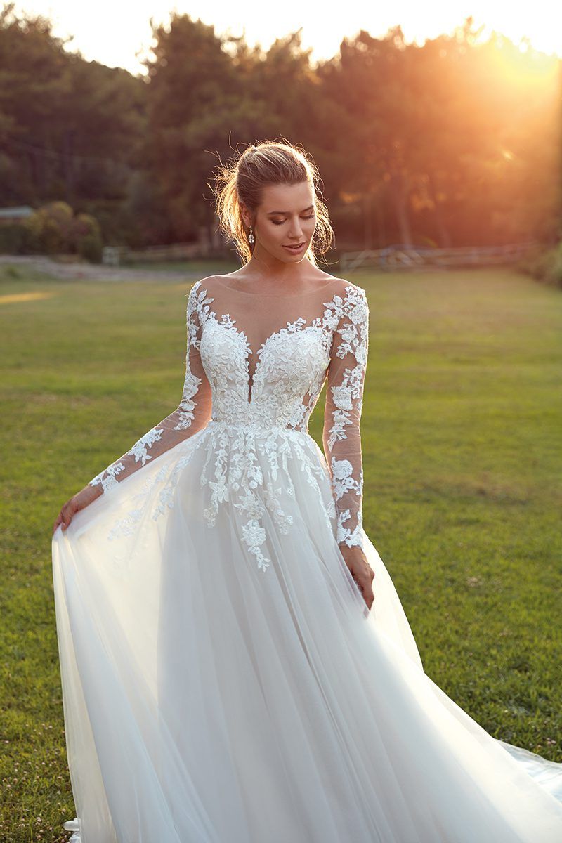 Wedding Dresses With Sleeves: Better Than
Strapless Dress
