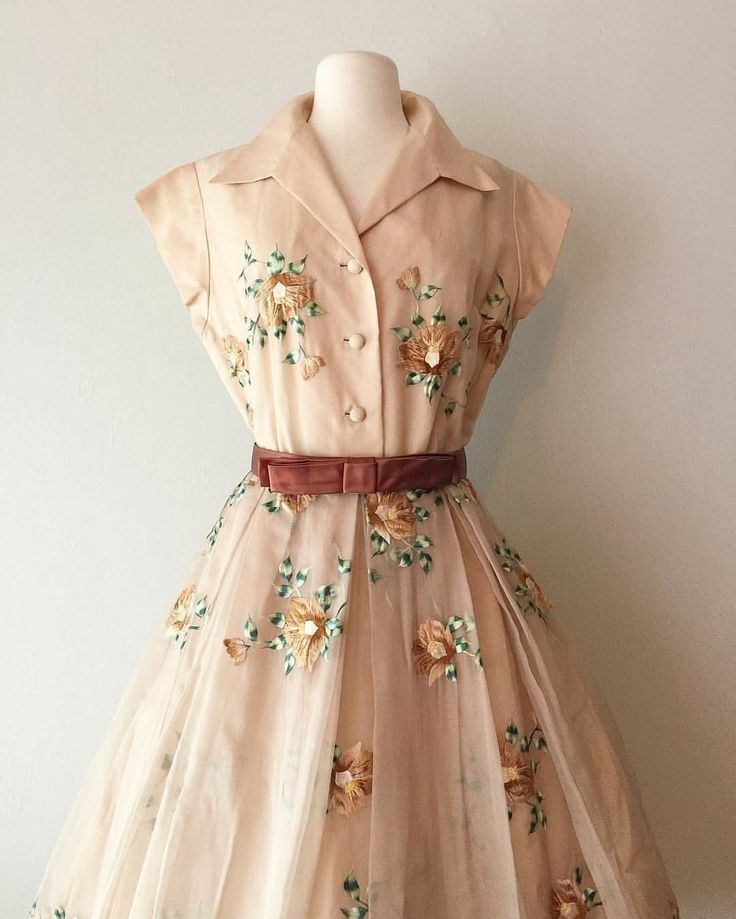 Add 1950s style dresses to your fashion
designs