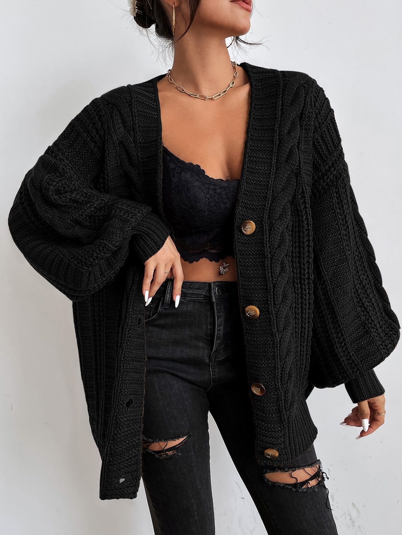 FALL IN LOVE WITH THE MIX OF HIP AND
ROYAL WORLD OF BLACK CARDIGAN.