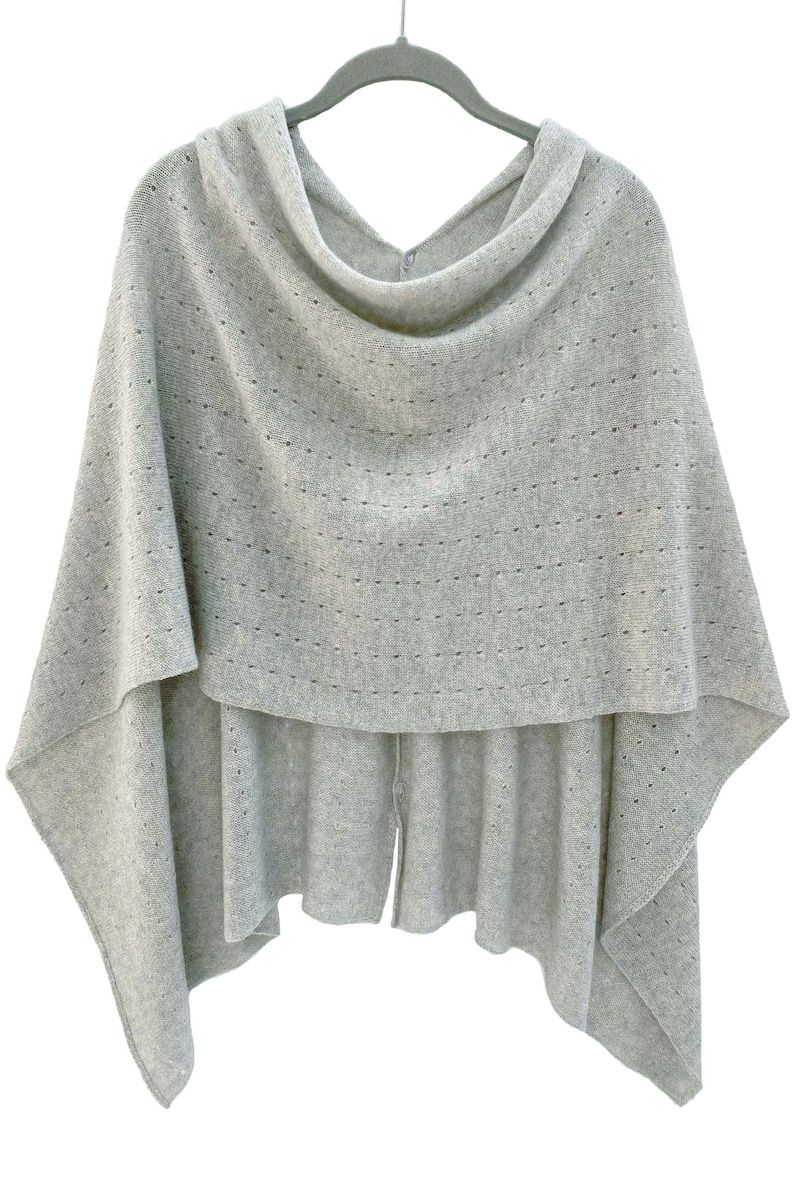 Discover ultimate relaxation with warm
and soft cashmere poncho!