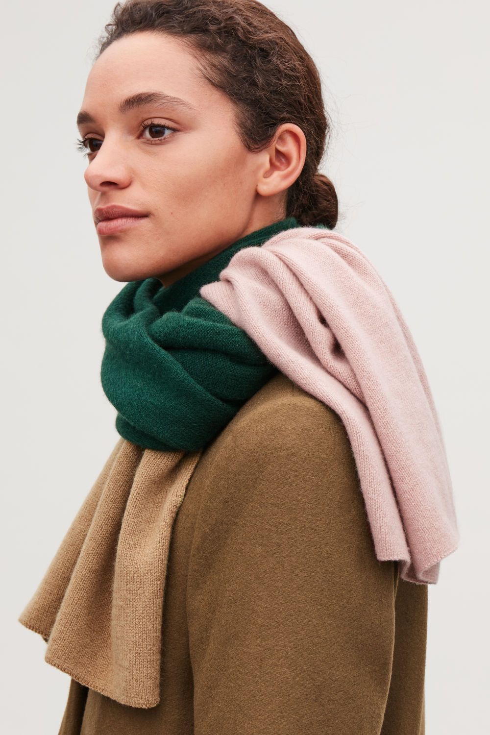 Add a new style to your fashion
collection with Cashmere scarf