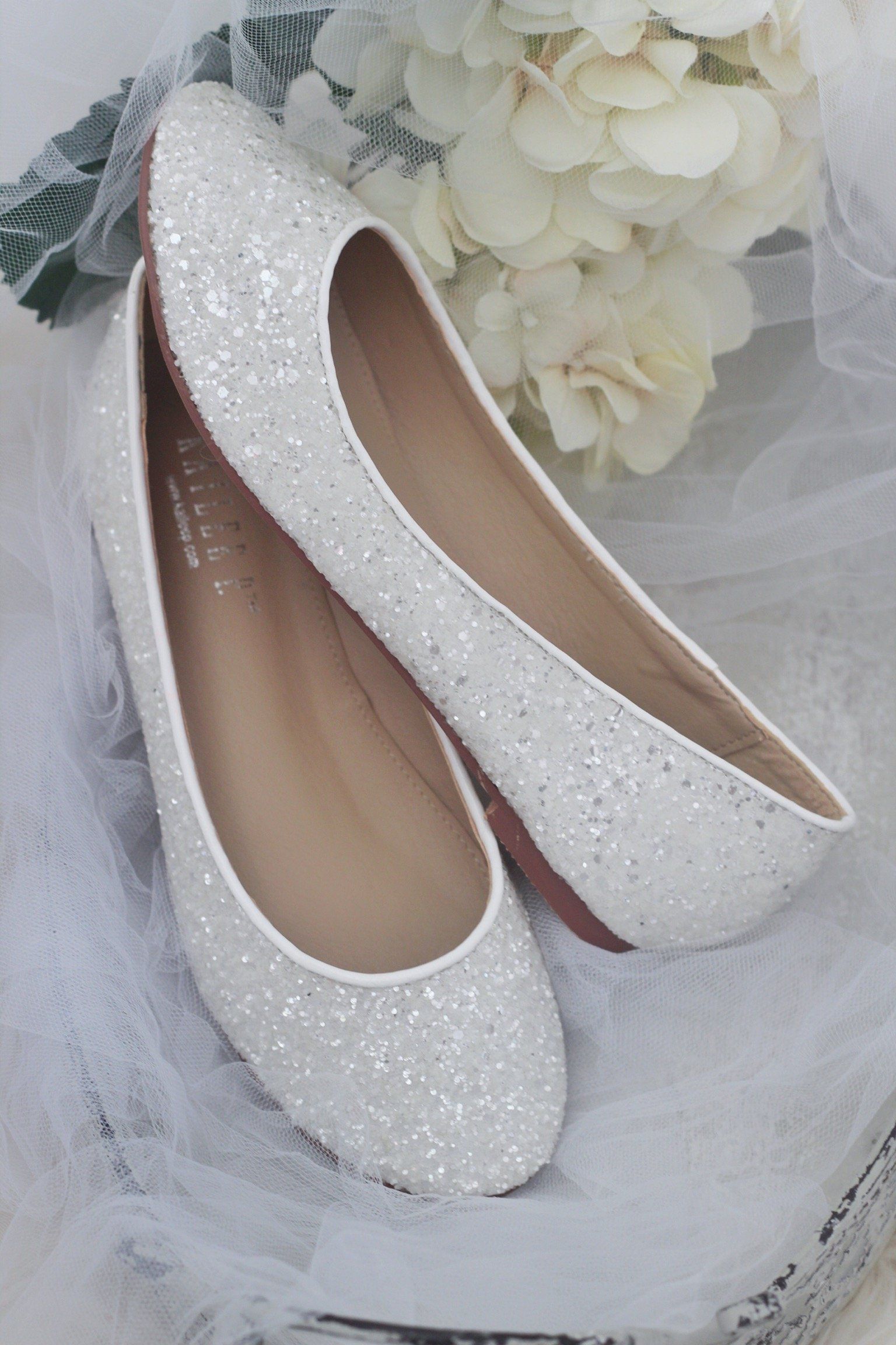 Get stylish glitter flats for attraction