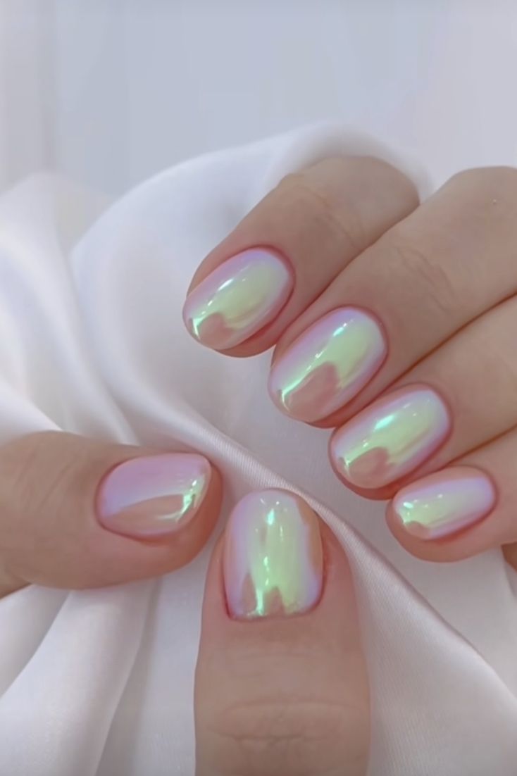 Festive Nail Art Inspiration for the
Holiday Season