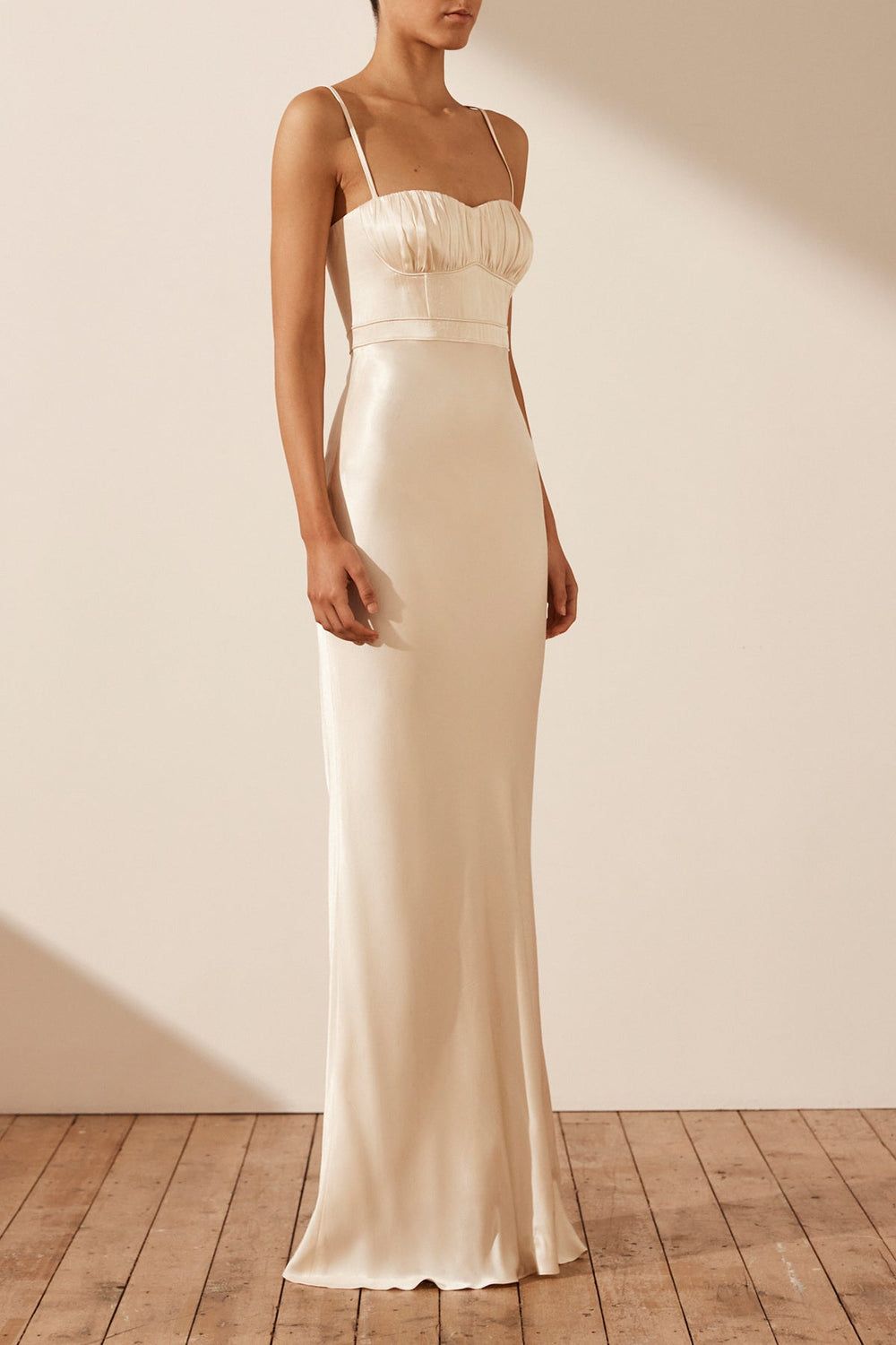 Look Elegant and Timeless in Stylish
Ivory Dresses: Effortless Elegance for Every Occasion