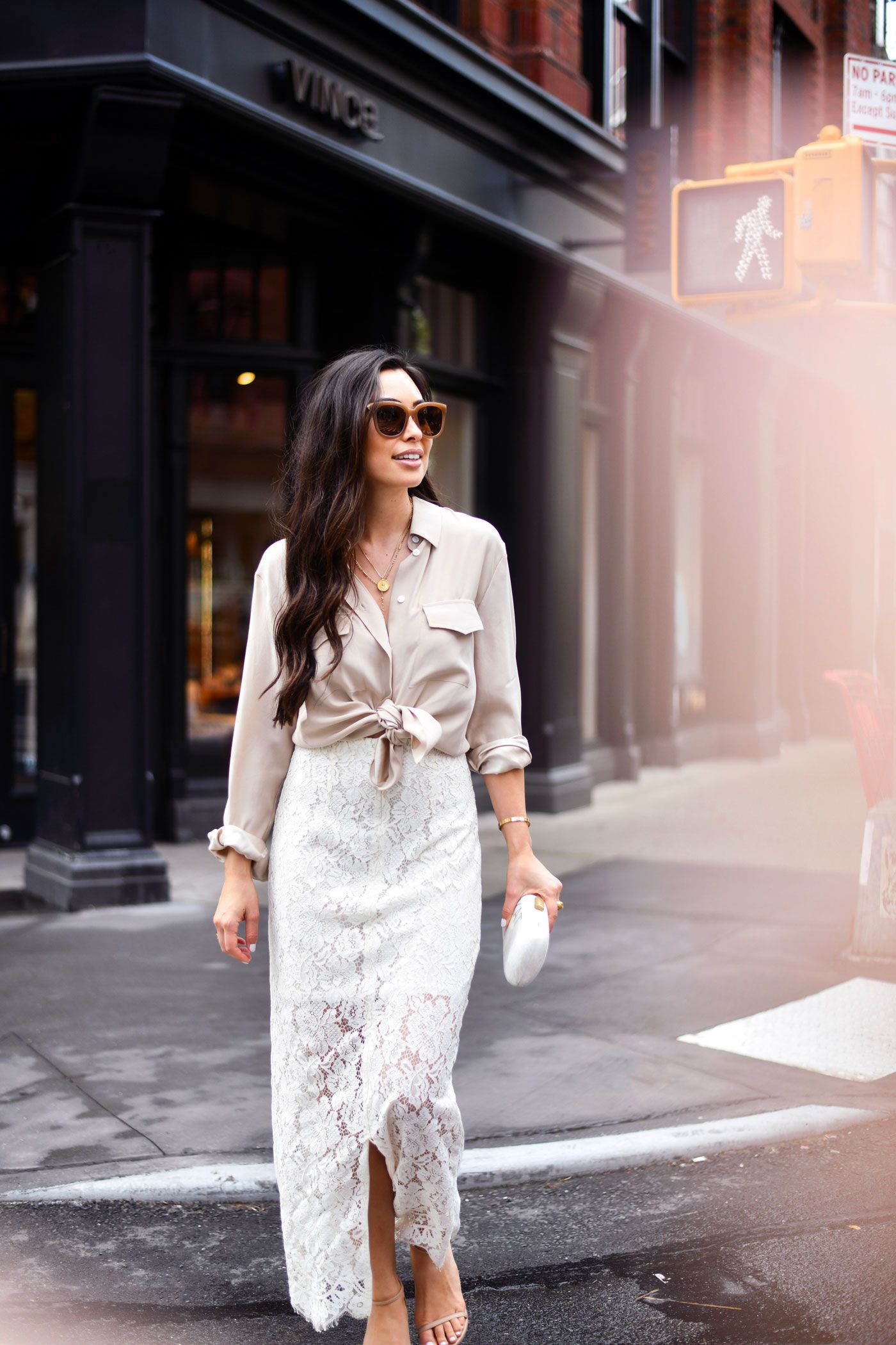Choose perfect white lace skirt to look
trendy