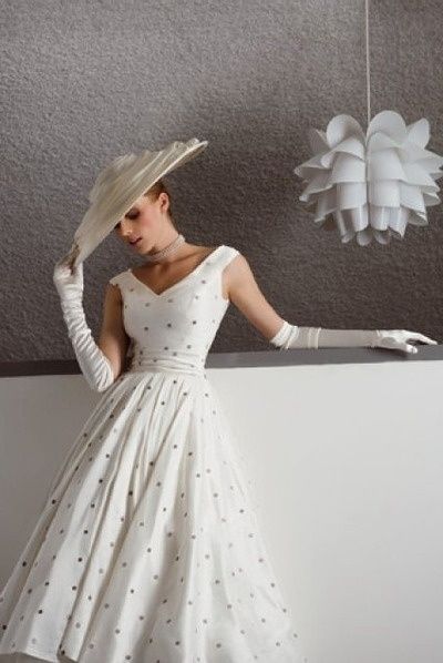 Add 1950s style dresses to your fashion
designs