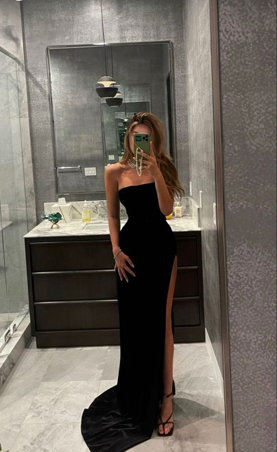 Why you can never go wrong with a black
prom dress