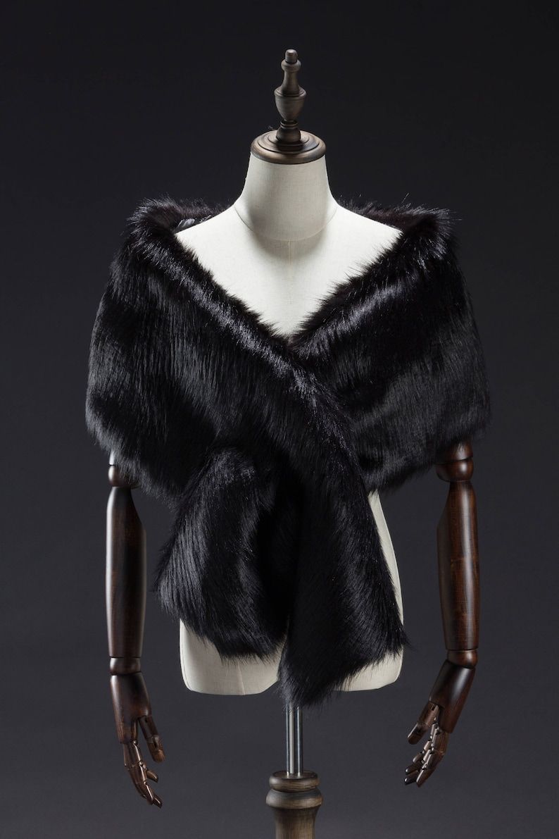 Choose the stylish faux fur scarf for
comfort and attractive looks.