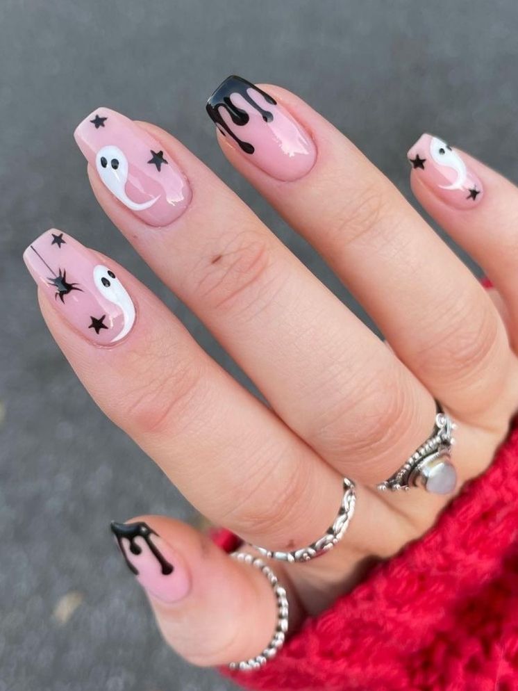 Nail Your Halloween Look with Chic
Halloween Nail Art: Spooky and Stylish
