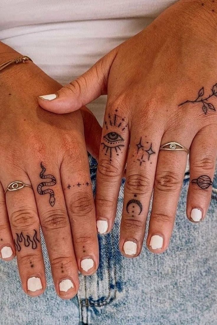 Empowering Hand Tattoos for Women:
Symbolism and Meaning