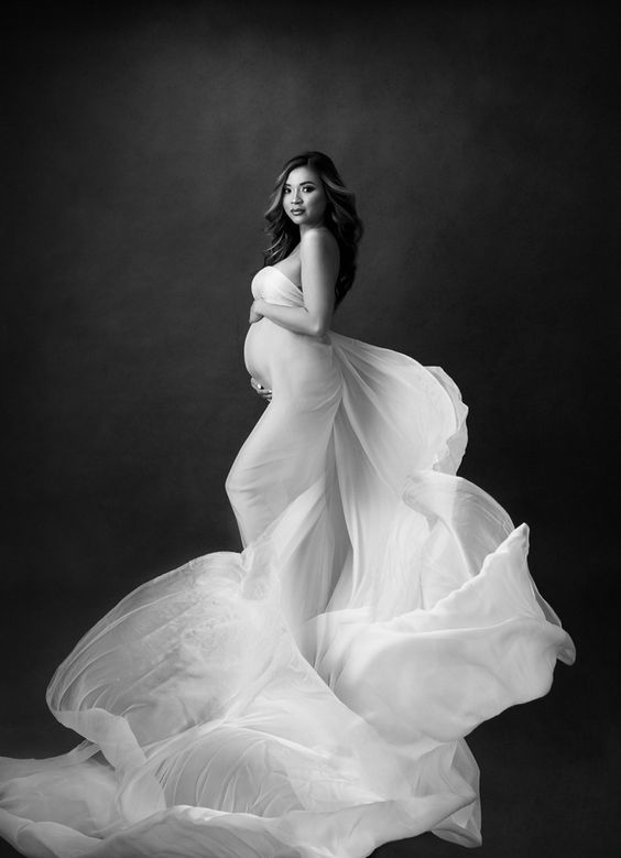 Must-Have Maternity Gowns for Expecting
Moms