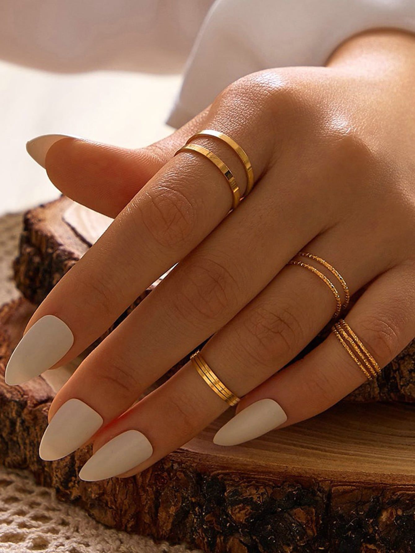 Chic and Simple: Minimalistic Jewelry
Ideas