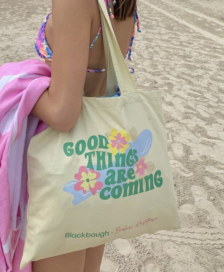 Hit the Beach in Style with Trendy Beach
Totes: Effortlessly Chic and Practical