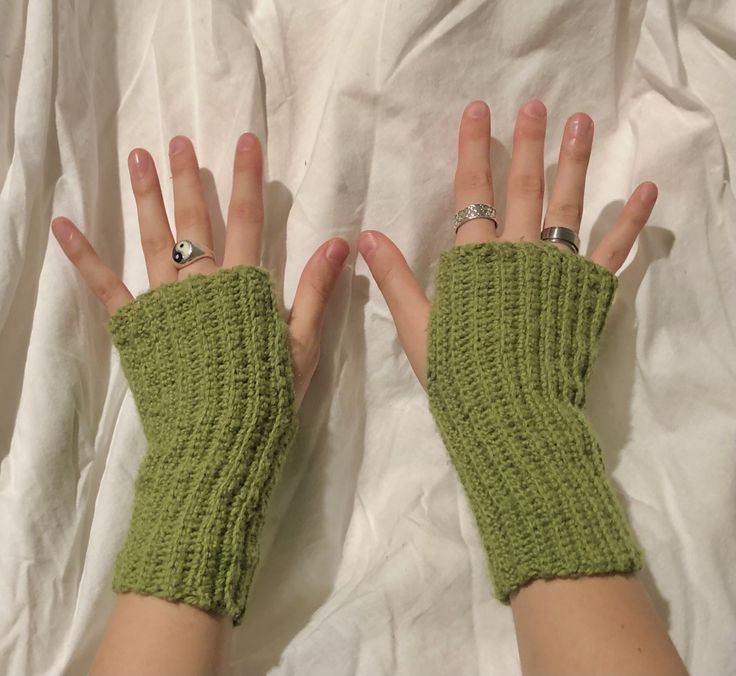 Crochet-Gloves.jpg