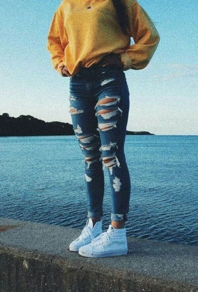 Ripped-Jeans-For-Women.png