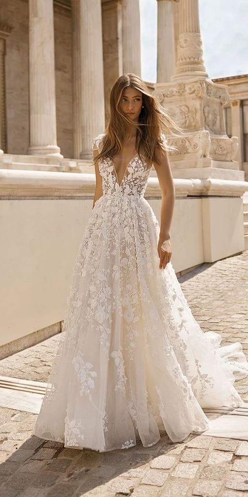 Trendy Summer Wedding Dress Styles to
Consider for Your Big Day