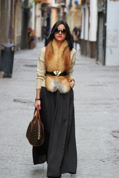 Choose the stylish faux fur scarf for
comfort and attractive looks.