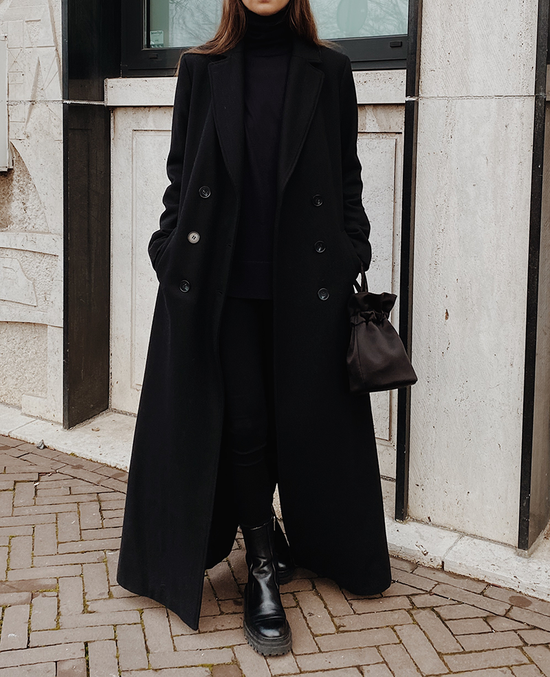 Choose long black coat as evergreen
stylish wear