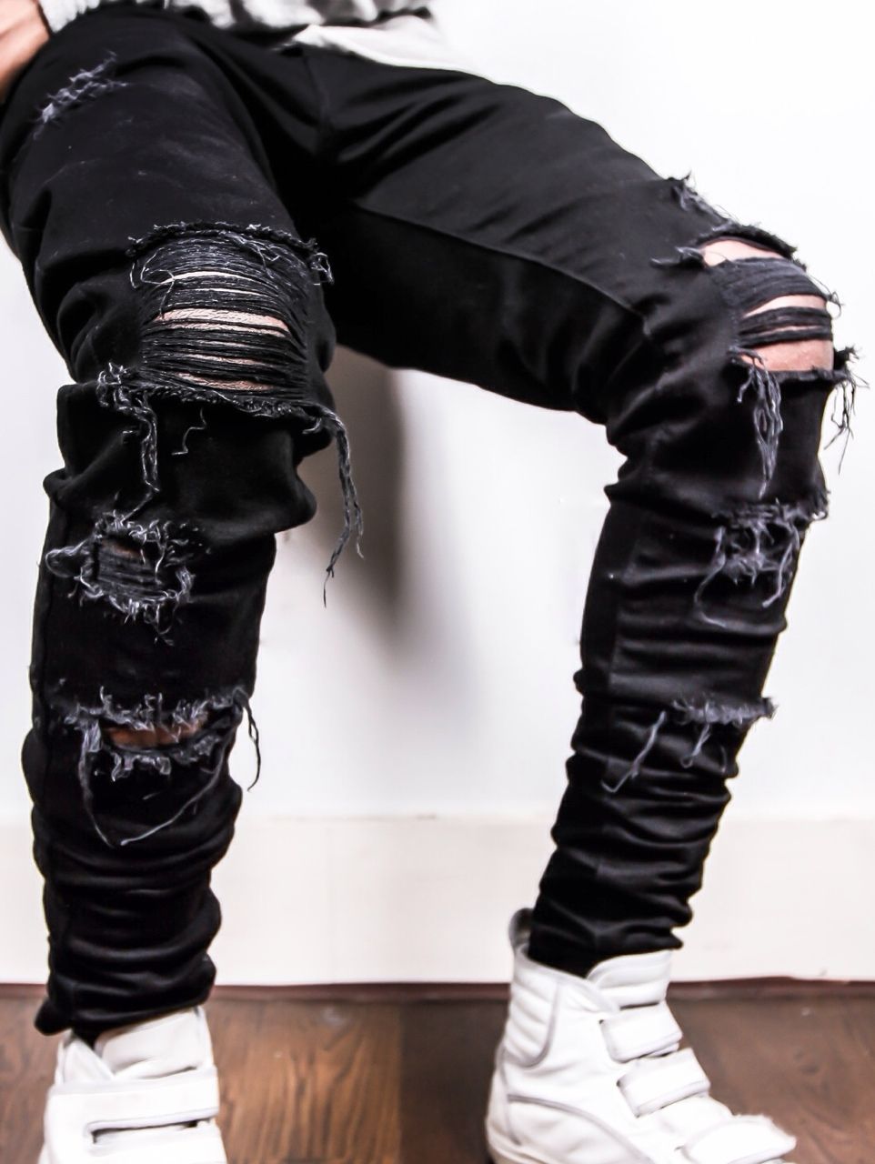 The Trendiest Way to Wear Men’s Ripped
Jeans