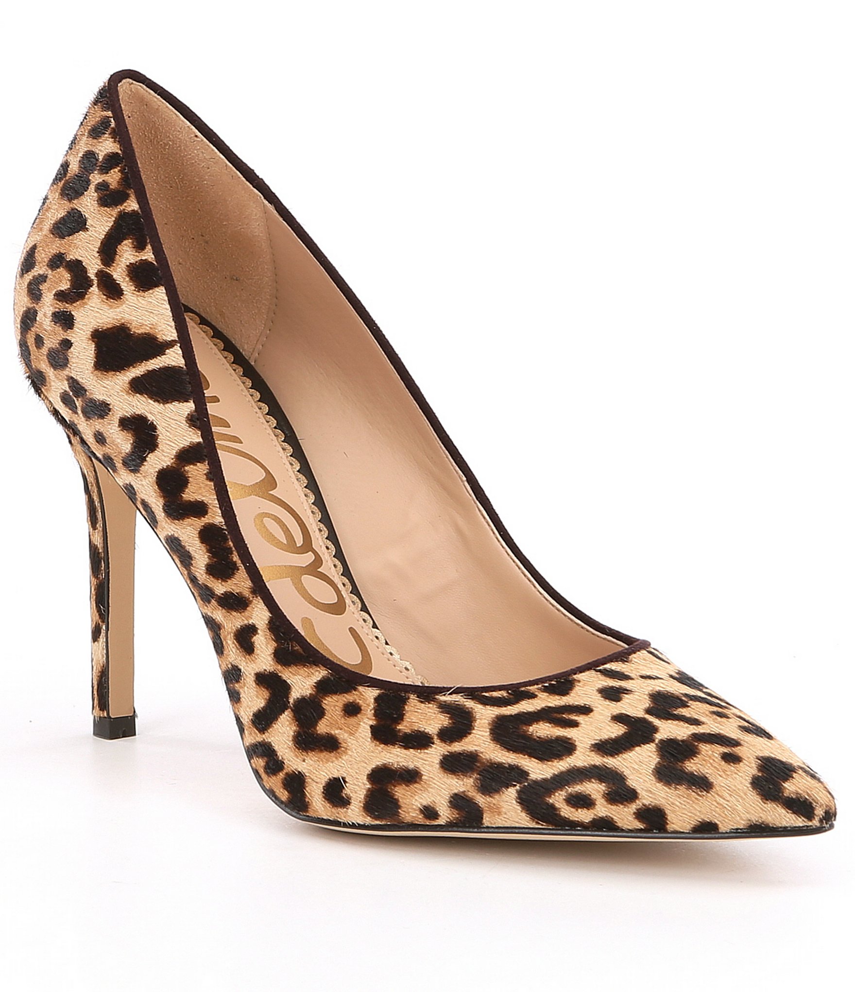Getting leopard pumps for wearing in all occasions
