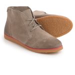 toms mateo chukka boots - suede (for women) in desert taupe aonhzrc