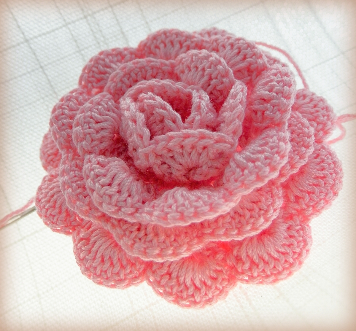 a pink crochet rose ... rdlekel