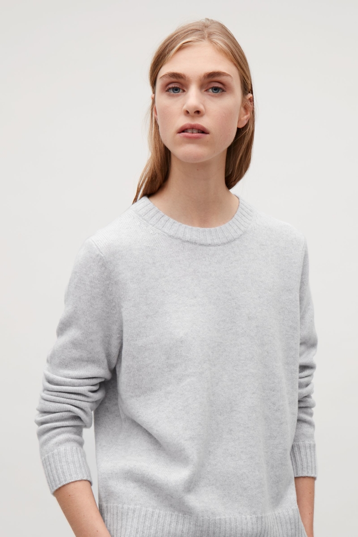 cashmere jumpers cos image 2 of round-neck cashmere jumper in light grey eurseqa