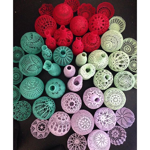 Crochet art crochet art - colorful doily art jars dvycyjx