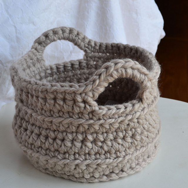 crochet basket pattern finish off with the no knot finishing method. you can find a photo ganzwhb