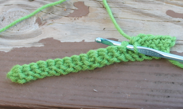 Crocheting For Beginners ... how to single crochet tutorial for beginners on the craftsy blog! euwmyit
