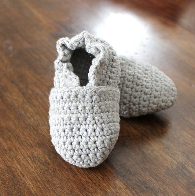 how to crochet baby booties original stay on robeez style crochet baby booties pattern by angela yxjkbva ujbdjmy