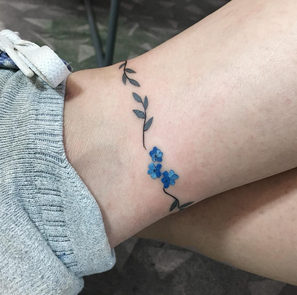 Forget-me-nots ankle bracelet tattoo | Ankle tattoos for women .