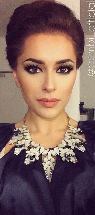 Elegant/ classy makeup. This you could really rock TESS! These .