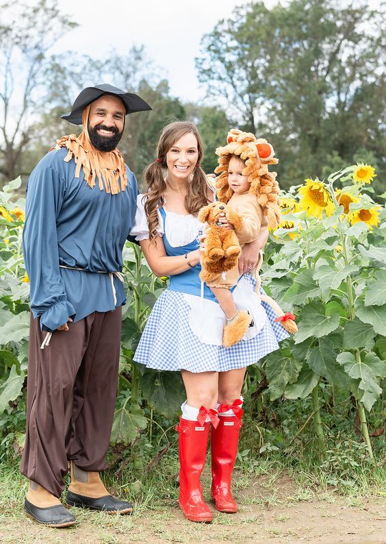 60 Family Halloween Costumes to dress up your whole crew in the .