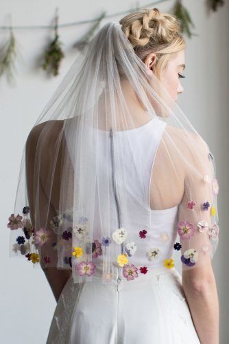 Wedding Trends 2020: Floral Veil | Floral veil, Lilac wedding bouqu