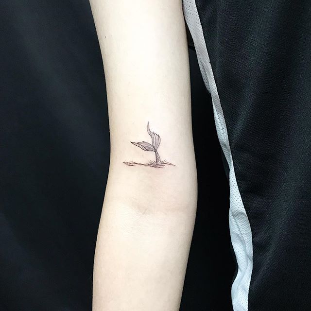 I want a tail!! Me let me try . [#] . . . . . . #jingstattoo .