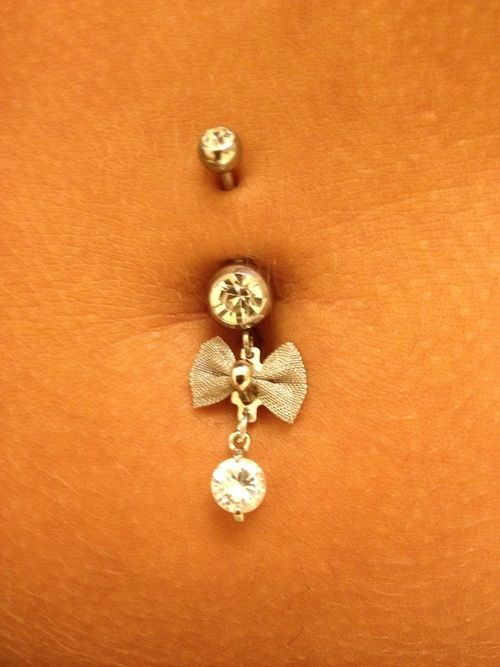 Aahh it's so cute! I want my belly button pierced sooo bad .