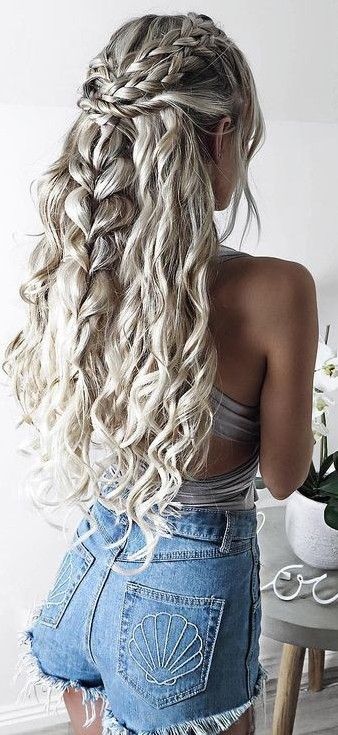 45+ Style Oozing Curly Hairdos for That Outright Gorgeous Look .