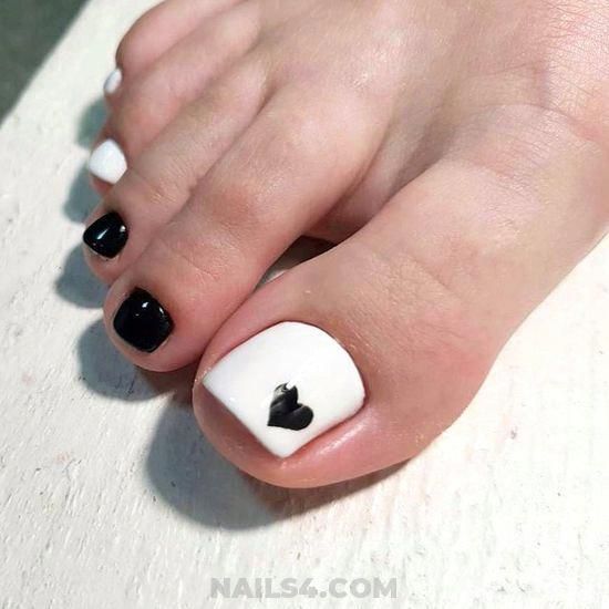 25+ Cute Toe Nail Designs to Copy / #cute #toe #black #white .