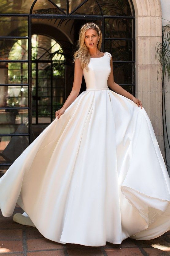 7 Modern Wedding Dress Trends You'll Love - Bridal Musings | Ball .